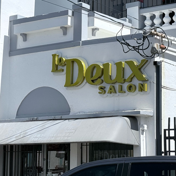 Fachada de Le Deux Salon en Mayagüez